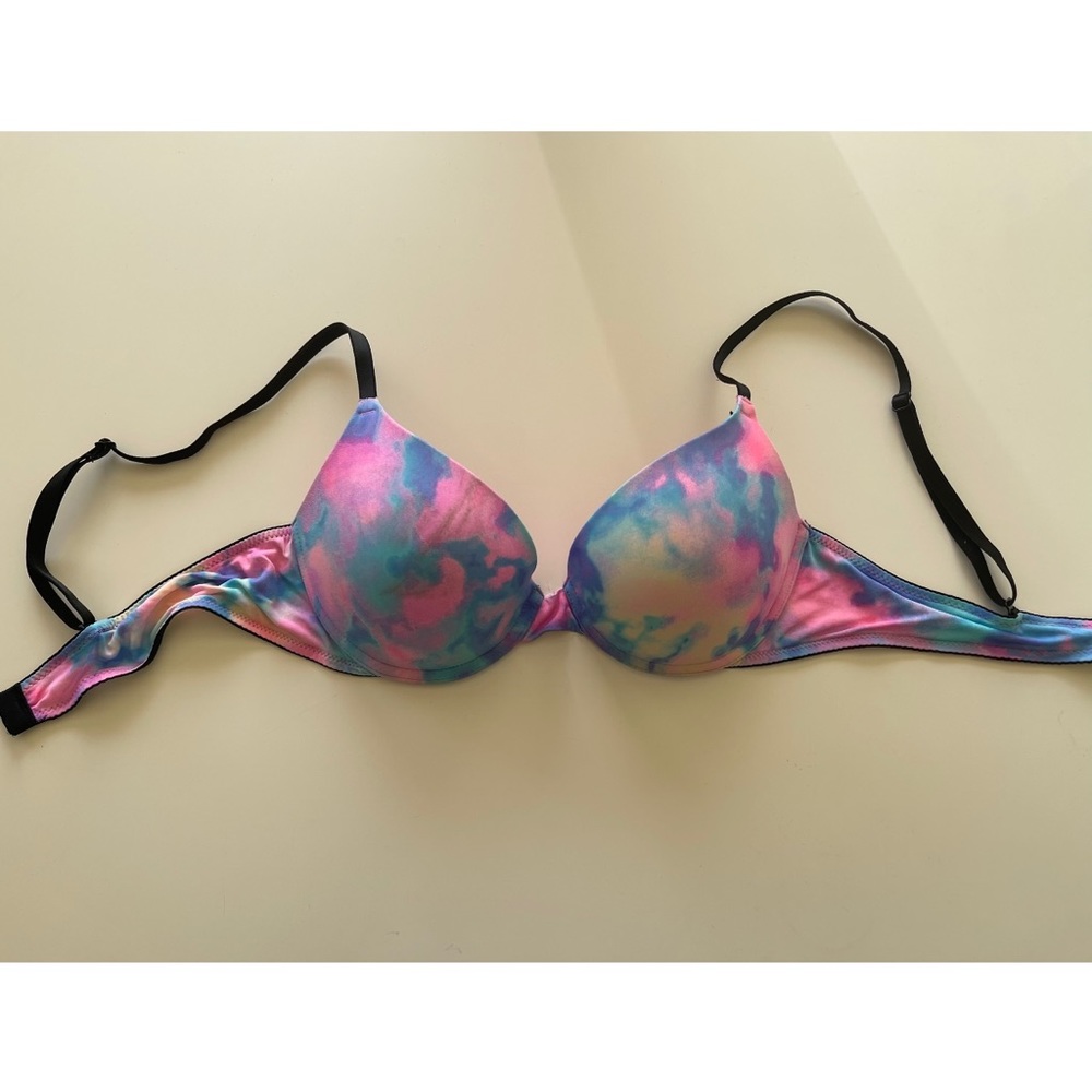Victoria’s Secret bra Victoria’s Secret pink bra